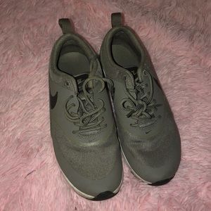 Nike air max thea size 6